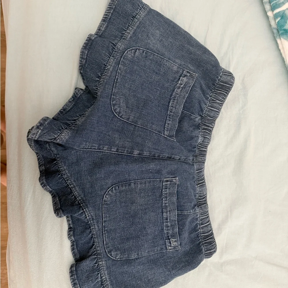 American Eagle Blue Jean Ruffle Shorts - Picture 4 of 4